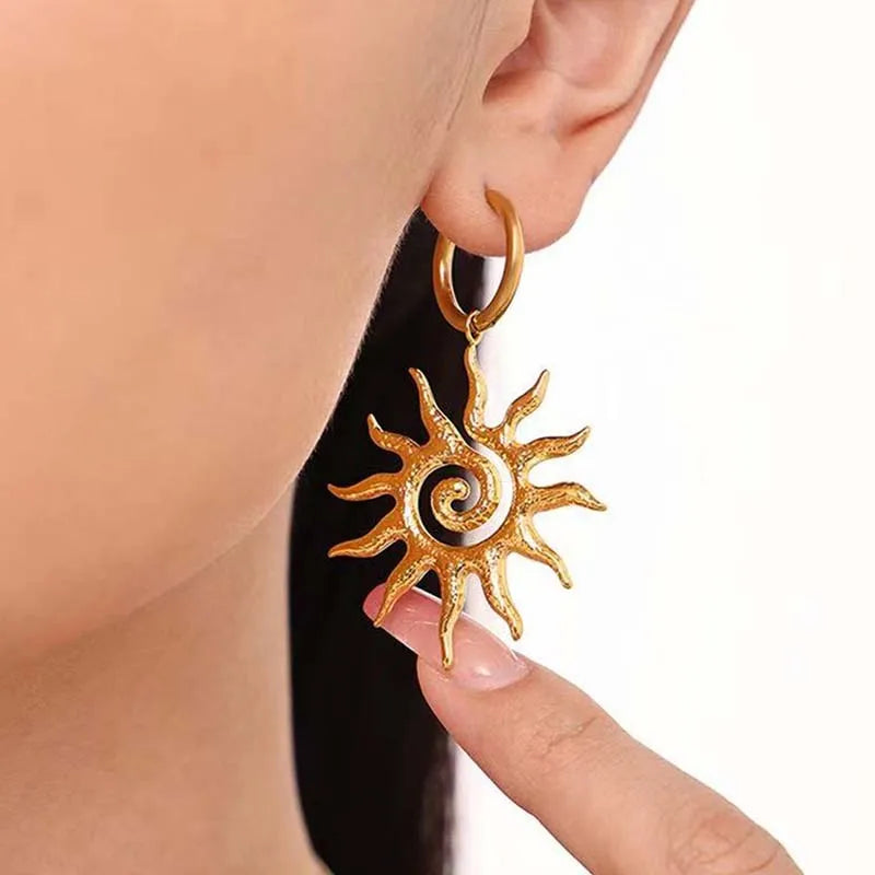 Sun Pendant Earrings gold