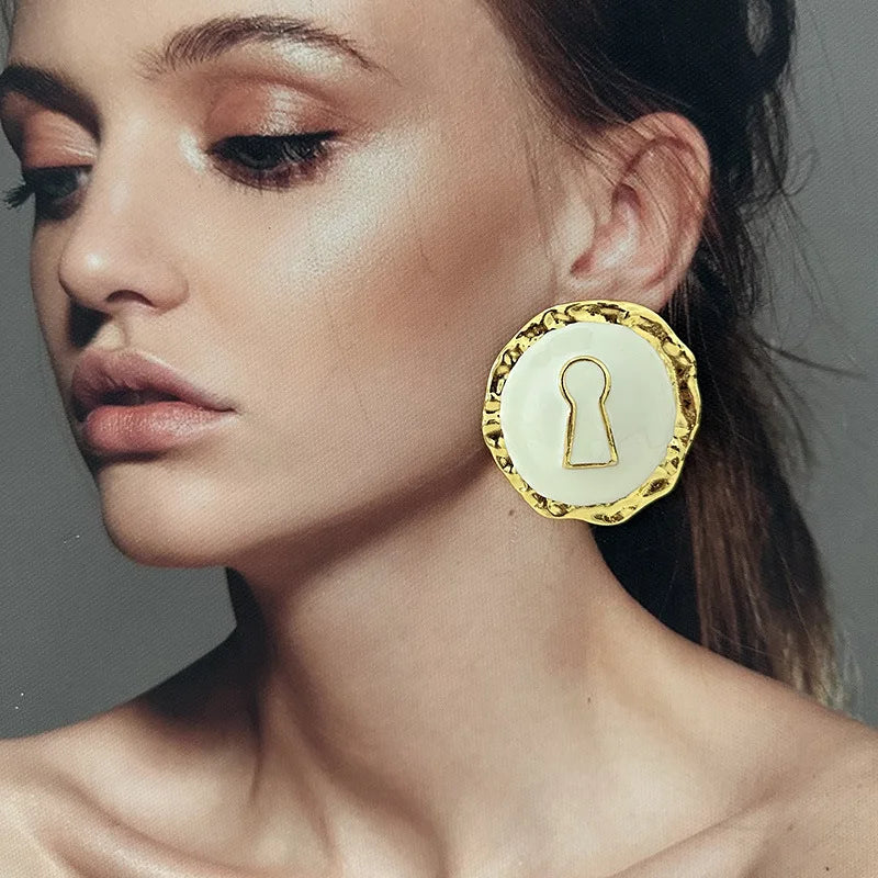 Boucles d'oreilles rondes clef blanc