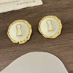 Boucles d'oreilles rondes clef blanc