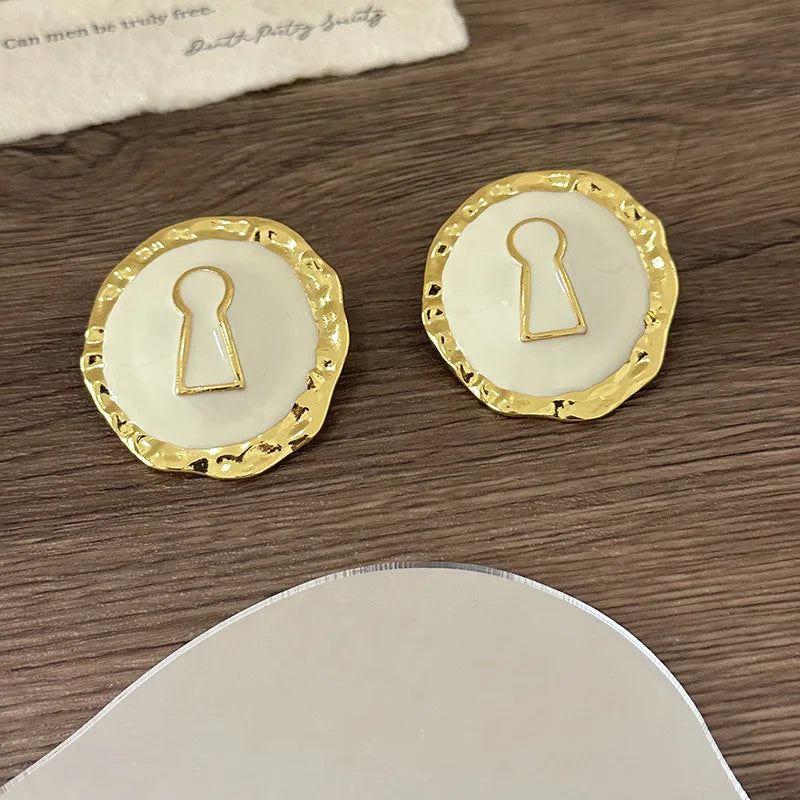 Boucles d'oreilles rondes clef blanc