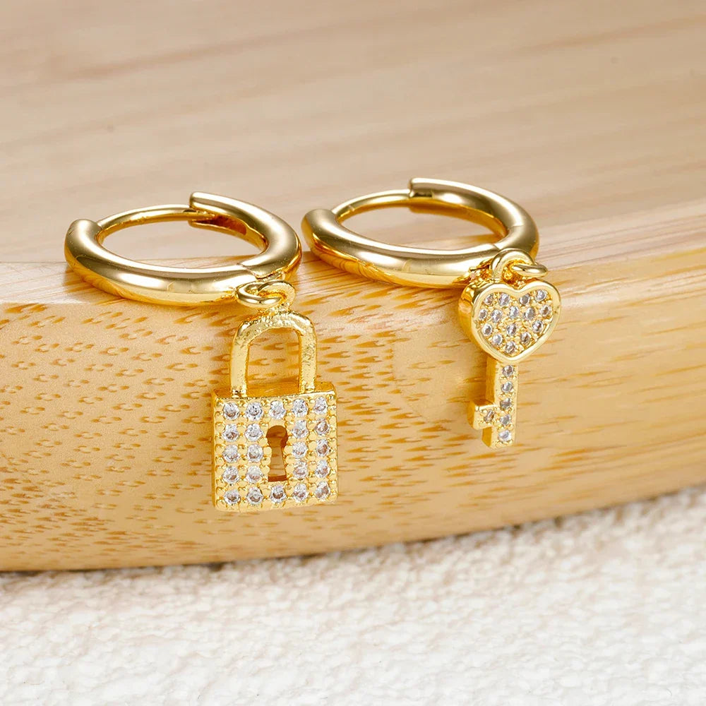 Boucles d'oreilles créoles clef et cadenas avec strass clef et cadenas or