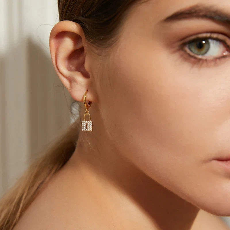 Boucles d'oreilles créoles clef et cadenas avec strass