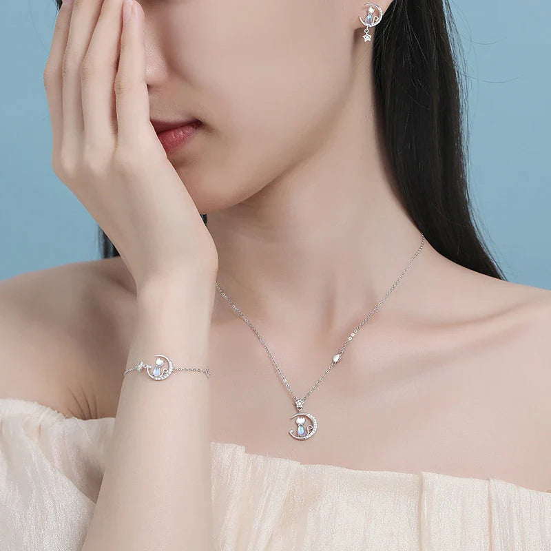 Bracelet with Cat Moonstone and Zircon