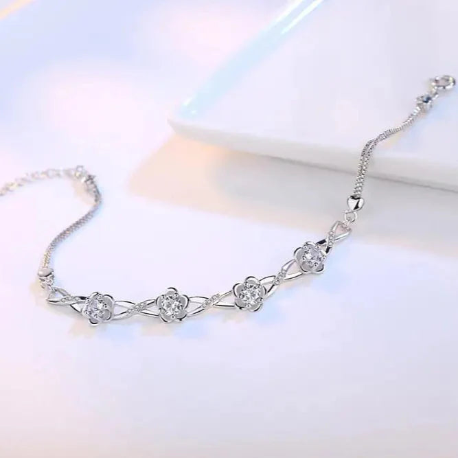 Bracelet with Fine Flowers in White Zircon