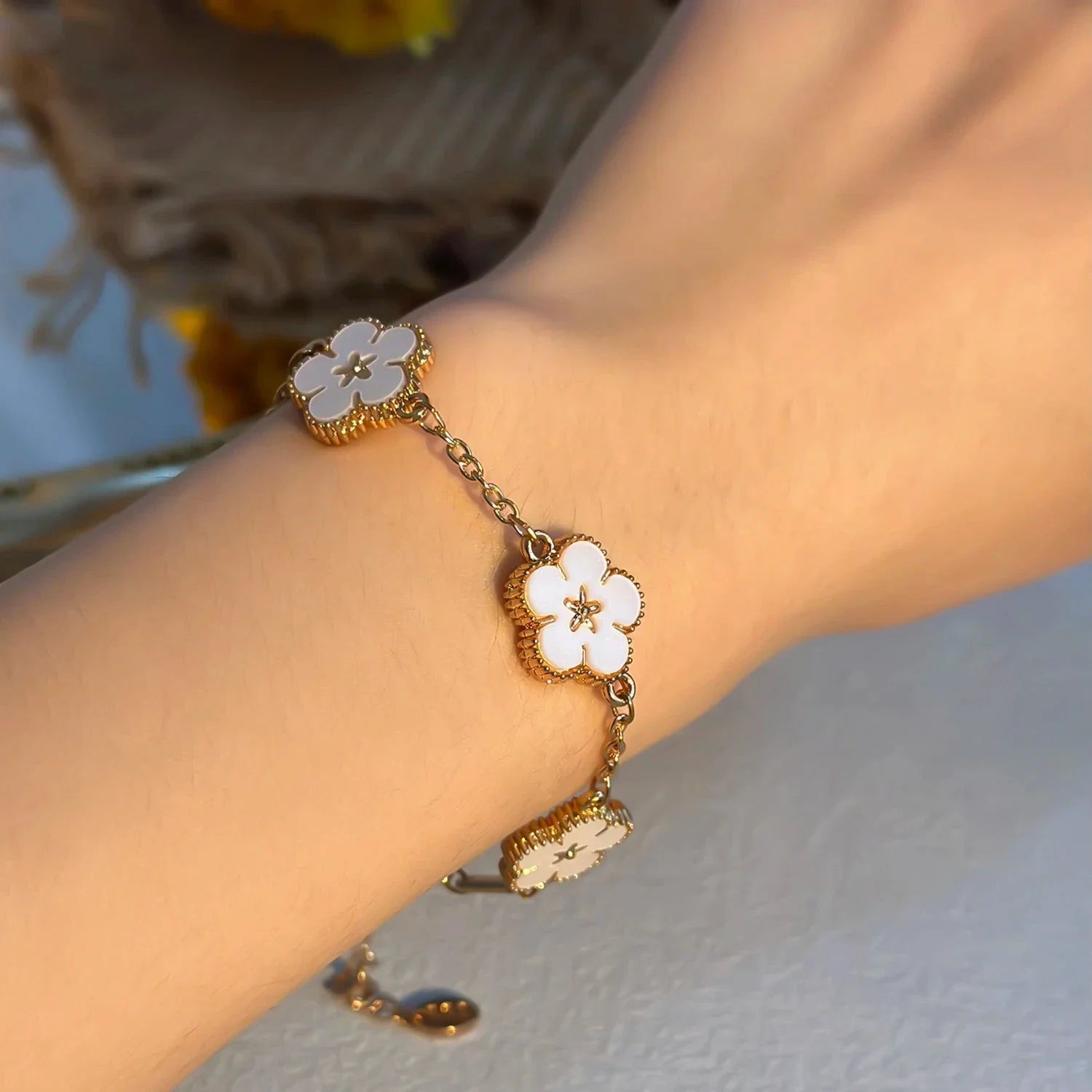 Bracelet with Flowers for Women white