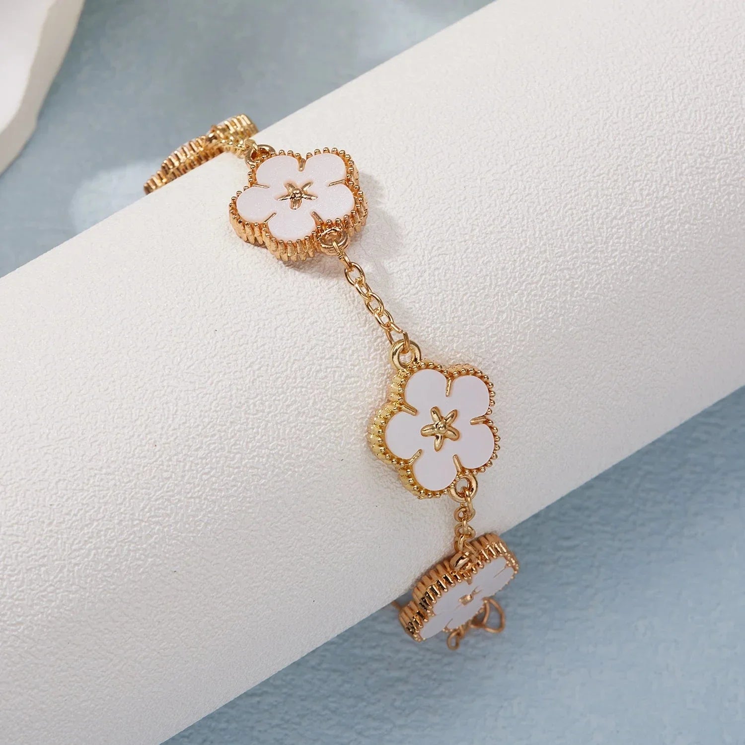 Bracelet with Flowers for Women white