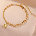 Bracelet avec le symbole juif de protection Chai sur croissant de lune or
