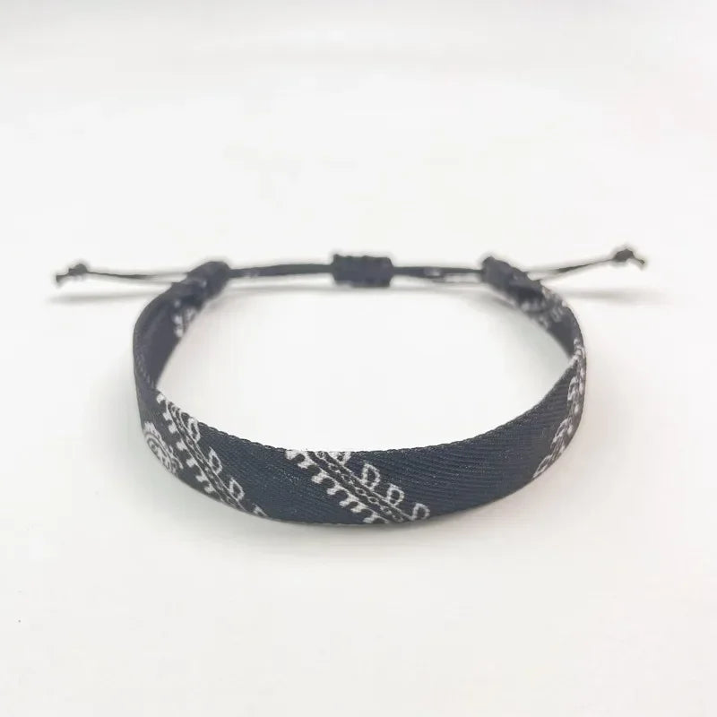 Bracelet avec motifs géométriques Keffiye arabe noir