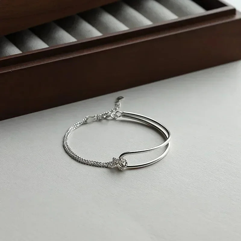 Bracelet avec noeud au style moderne
