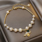 Bracelet avec perles blanches abeille