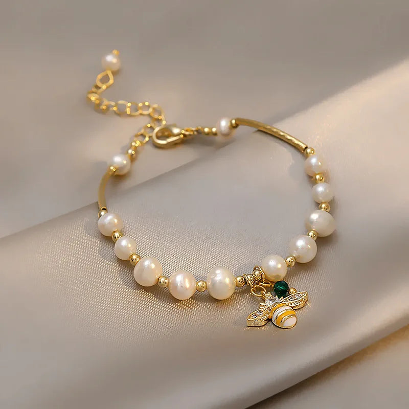 Bracelet avec perles blanches abeille