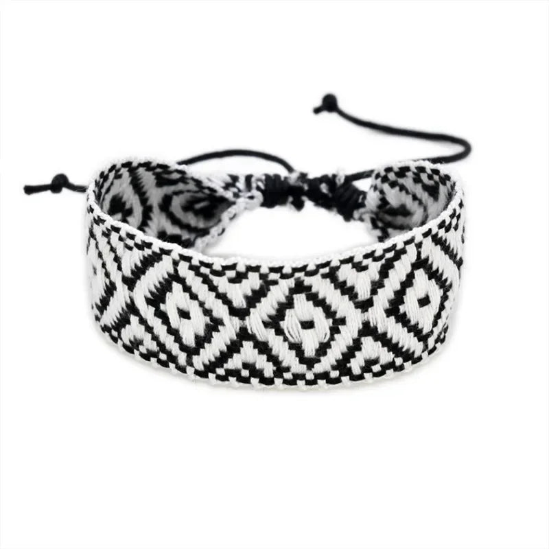 Bracelet Brésilien à Formes Géométriques Fait Main noir et blanc
