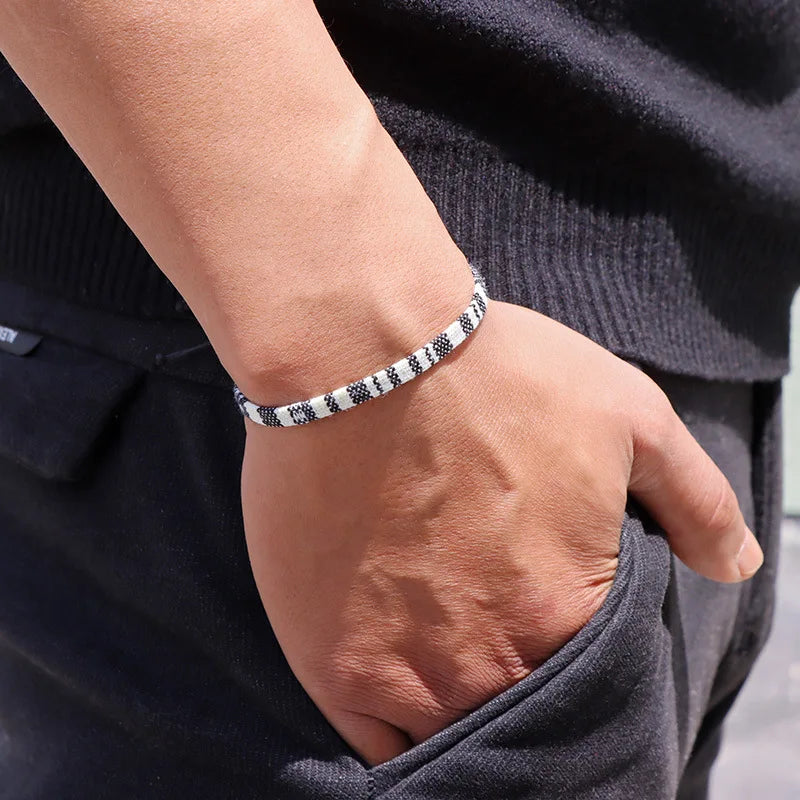 Bracelet Brésilien Amitié Tissé à la Main noir et blanc