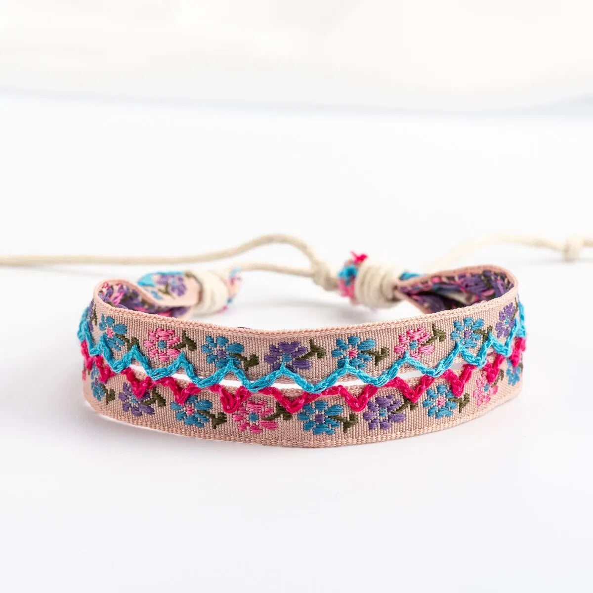 Bracelet Brésilien Boho Brodé Fait Main beige et bleu