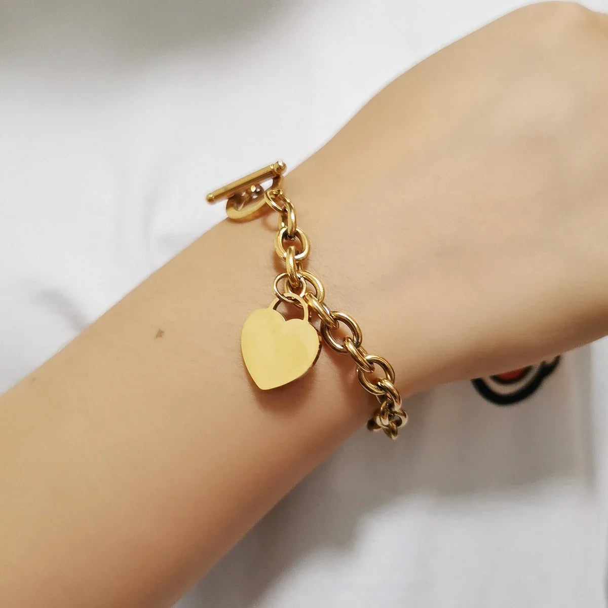 Women's Gold Heart Curb Chain Bracelet