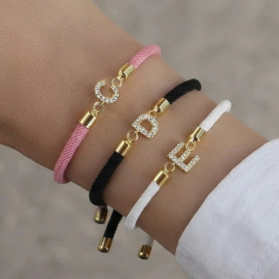 Bracelet coloré avec initiale en strass - lettre