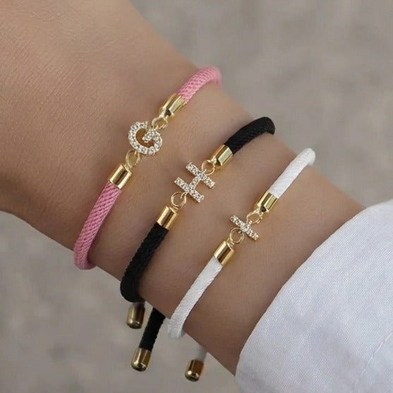 Bracelet coloré avec initiale en strass - lettre