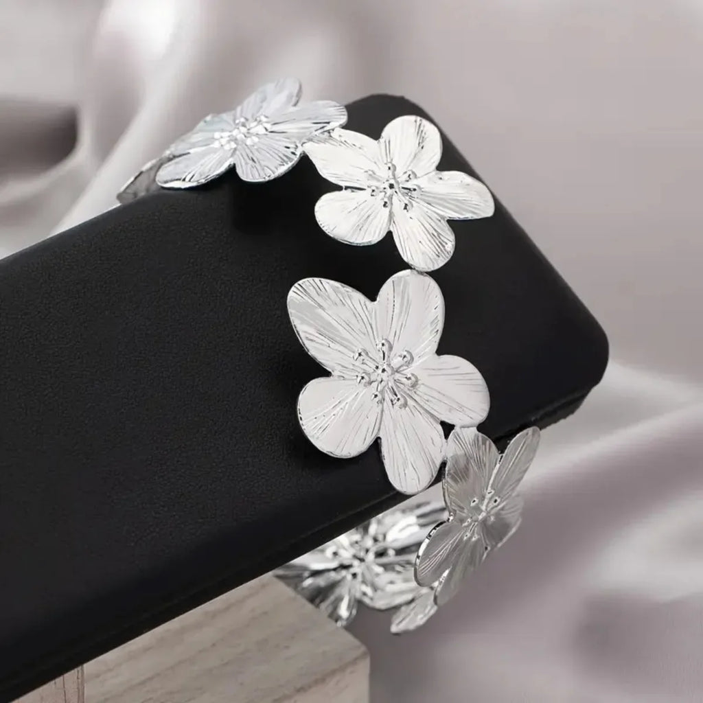Bracelet de bras pour femme - chaîne de biceps pétales de fleur argent