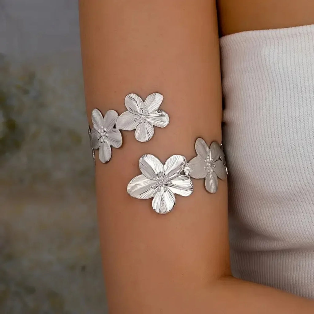 Bracelet de bras pour femme - chaîne de biceps pétales de fleur argent