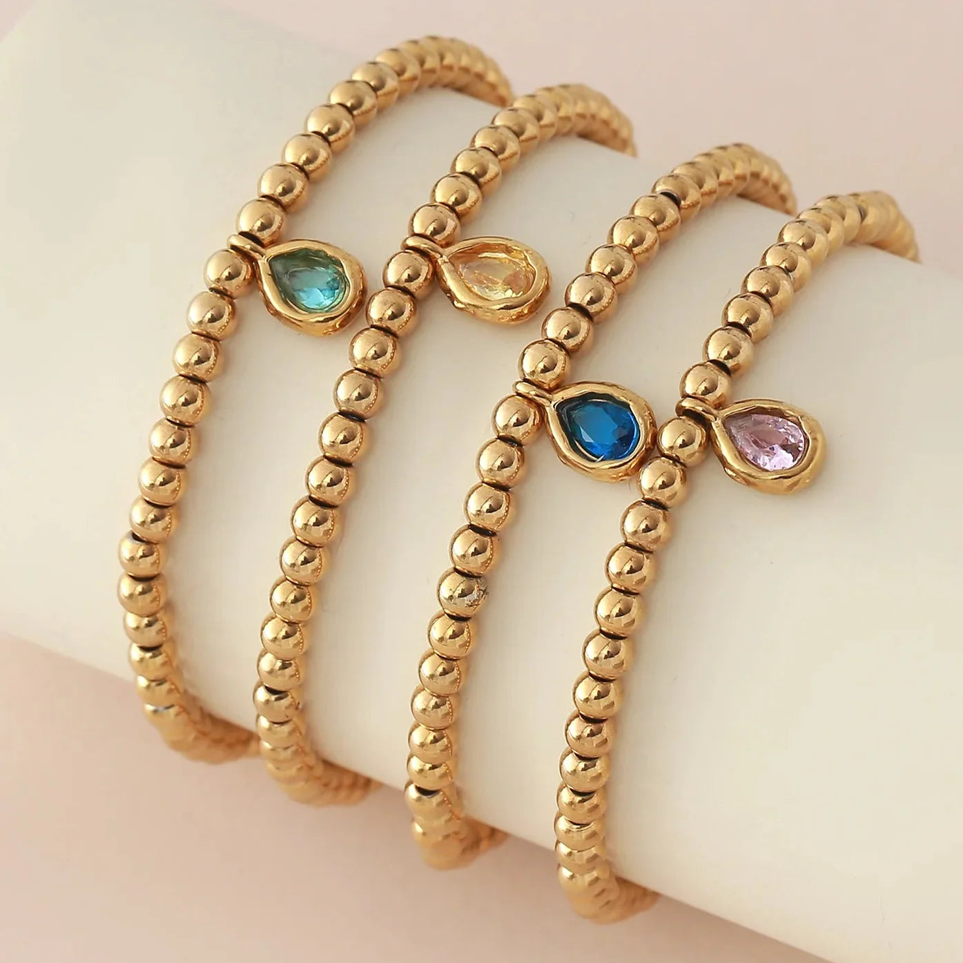 Bracelet doré avec pierre de naissance pour femme