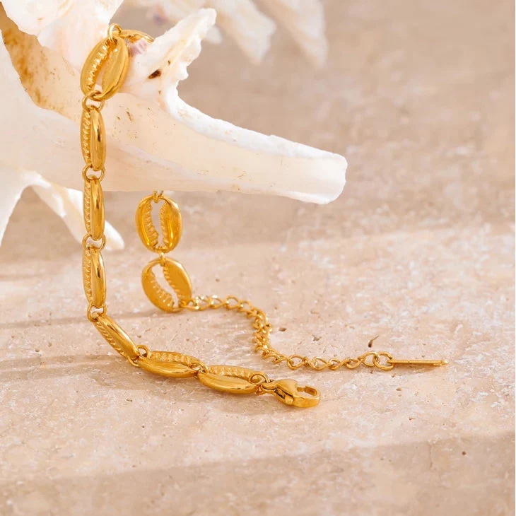 Bracelet doré coquillage cauri