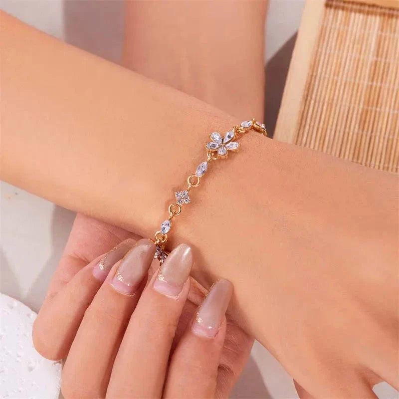 Elegant Bracelet with White Flowers