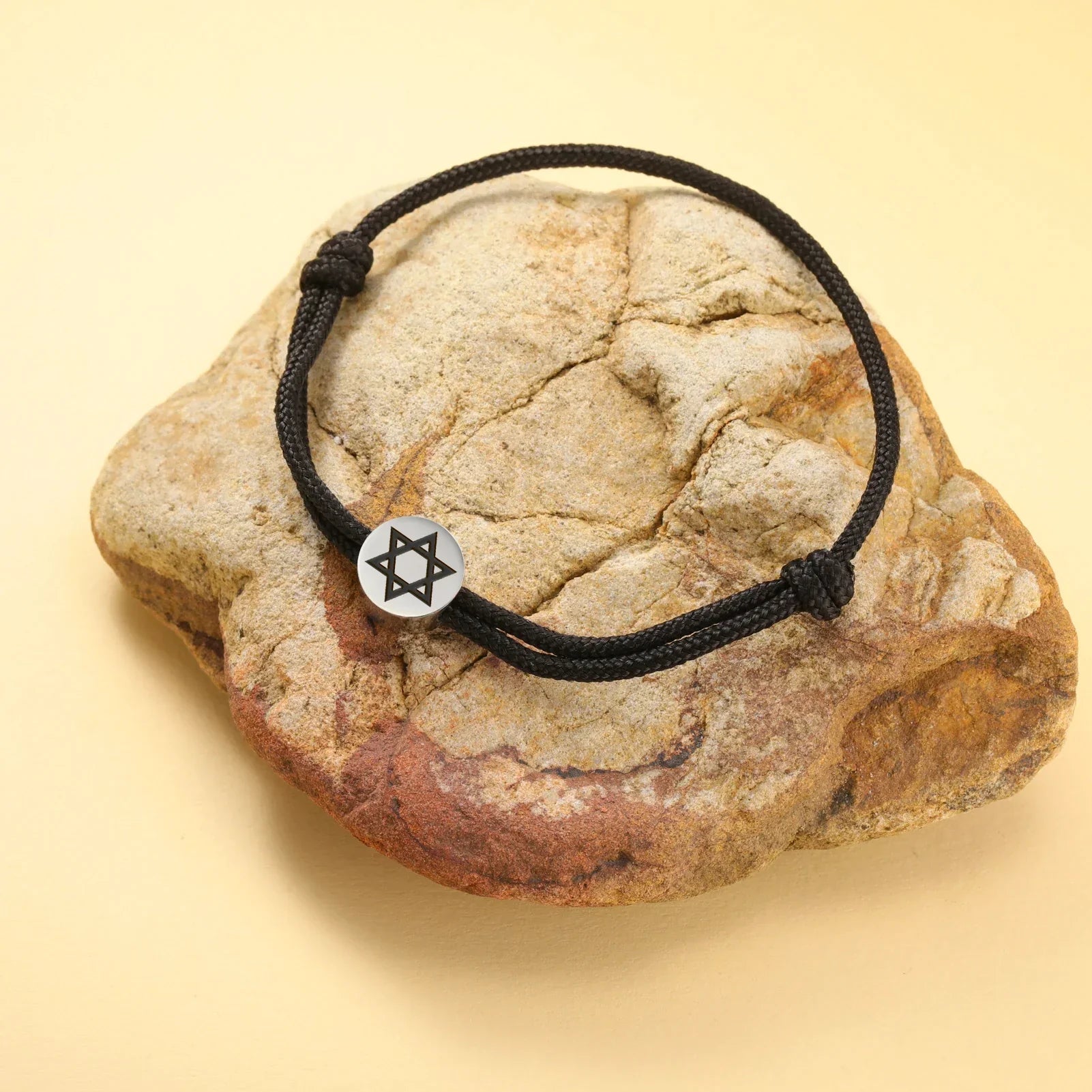 Bracelet en corde avec le symbole juif étoile de David noir et argent