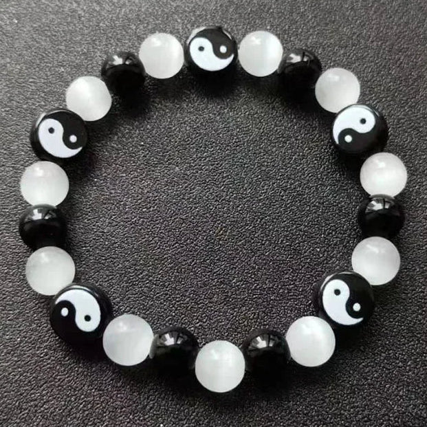 Black and White Yin Yang Beaded Bracelet