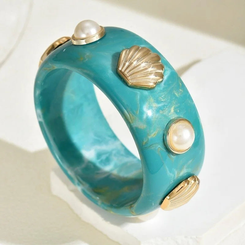 Bracelet en résine avec coquillage vert