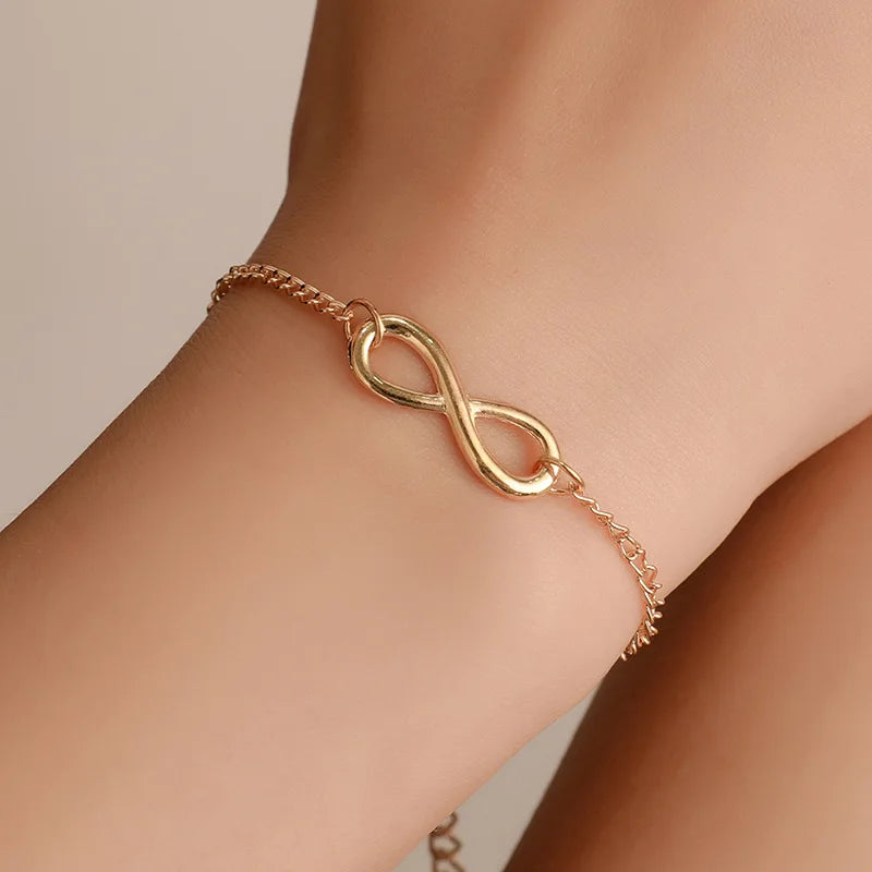 Discreet Infinity Bracelet gold