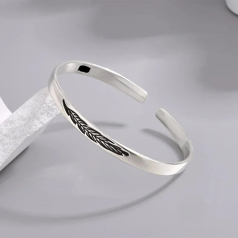 Bracelet jonc ouvert plume argentée