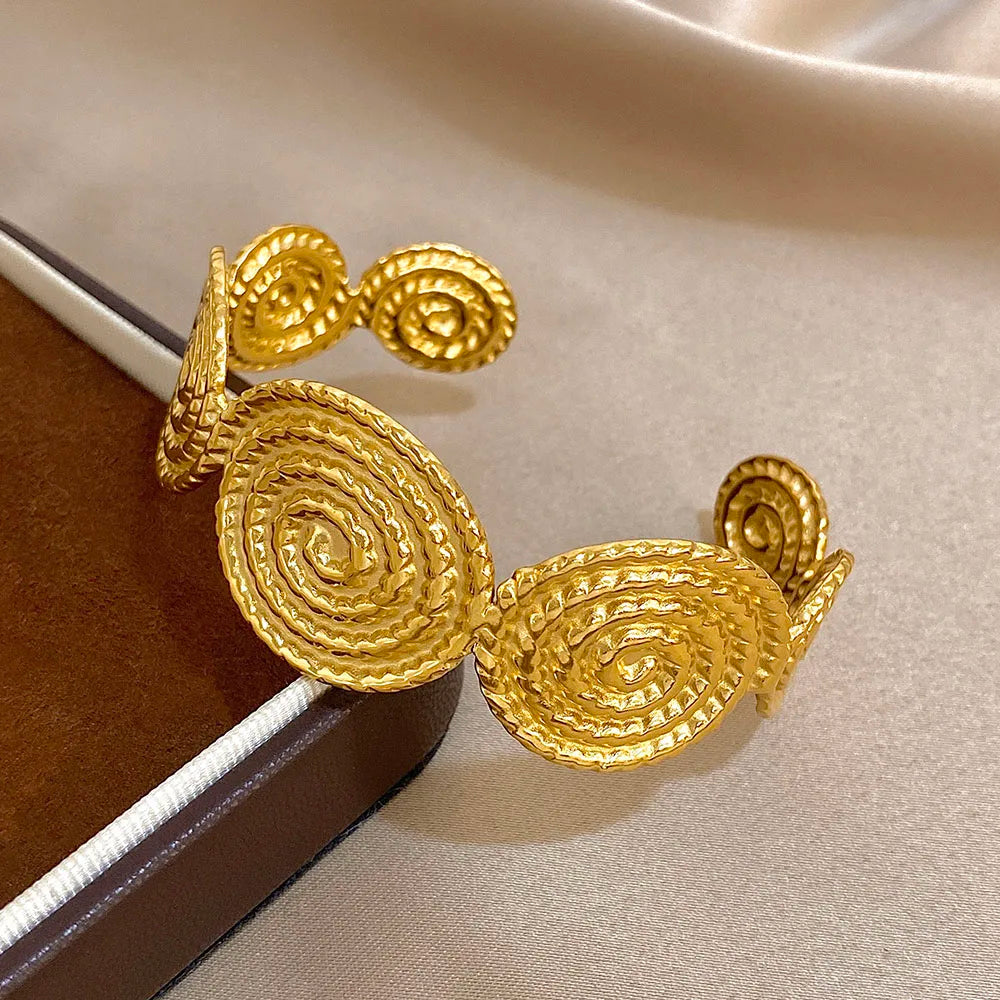 Bracelet manchette à motif spirale