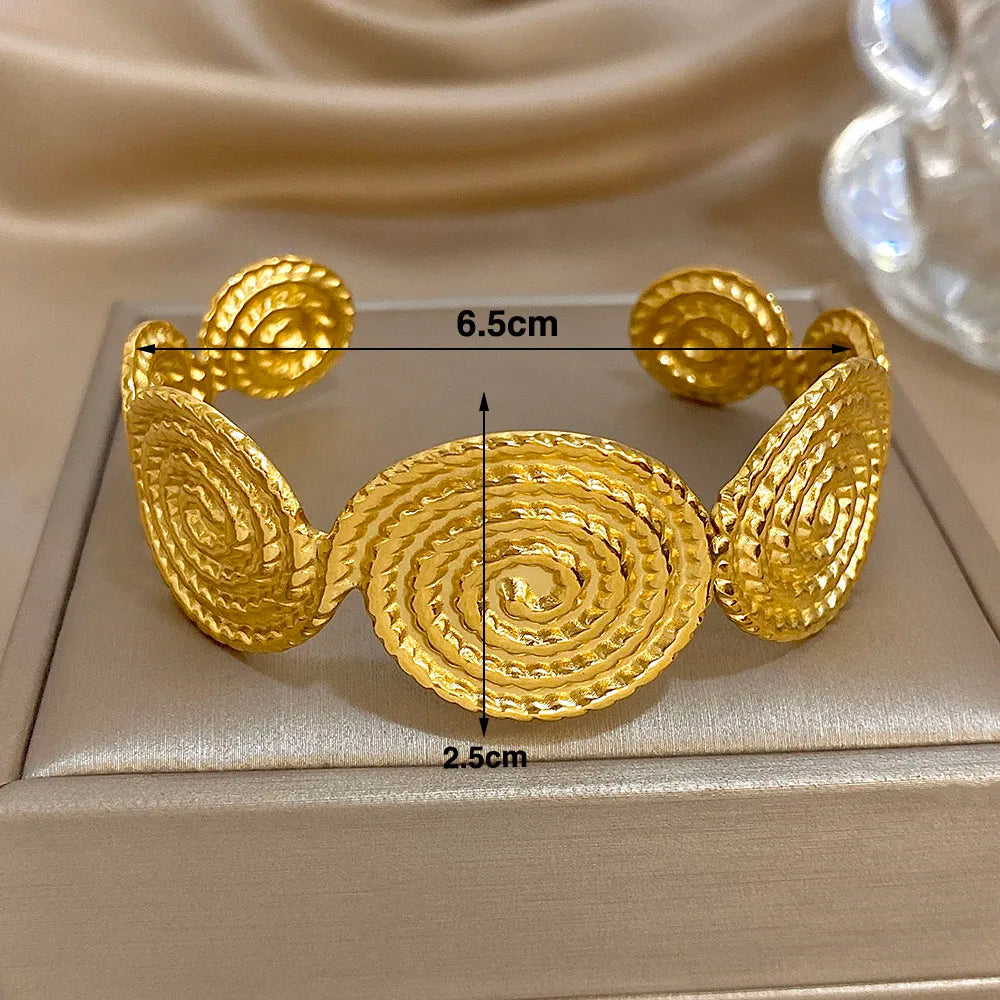 Bracelet manchette à motif spirale