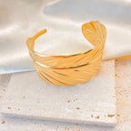 Bracelet manchette plume dorée