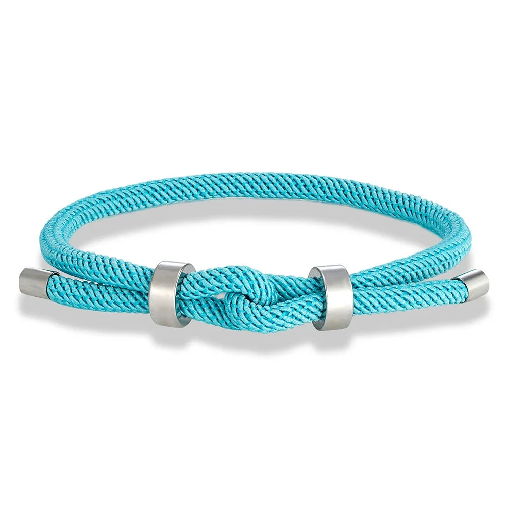 Bracelet moderne en corde tressée avec nœud bleu clair
