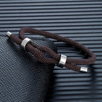 Bracelet moderne en corde tressée avec nœud marron
