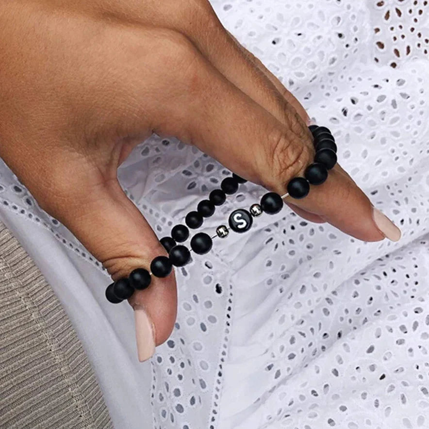 Bracelet noir initiale