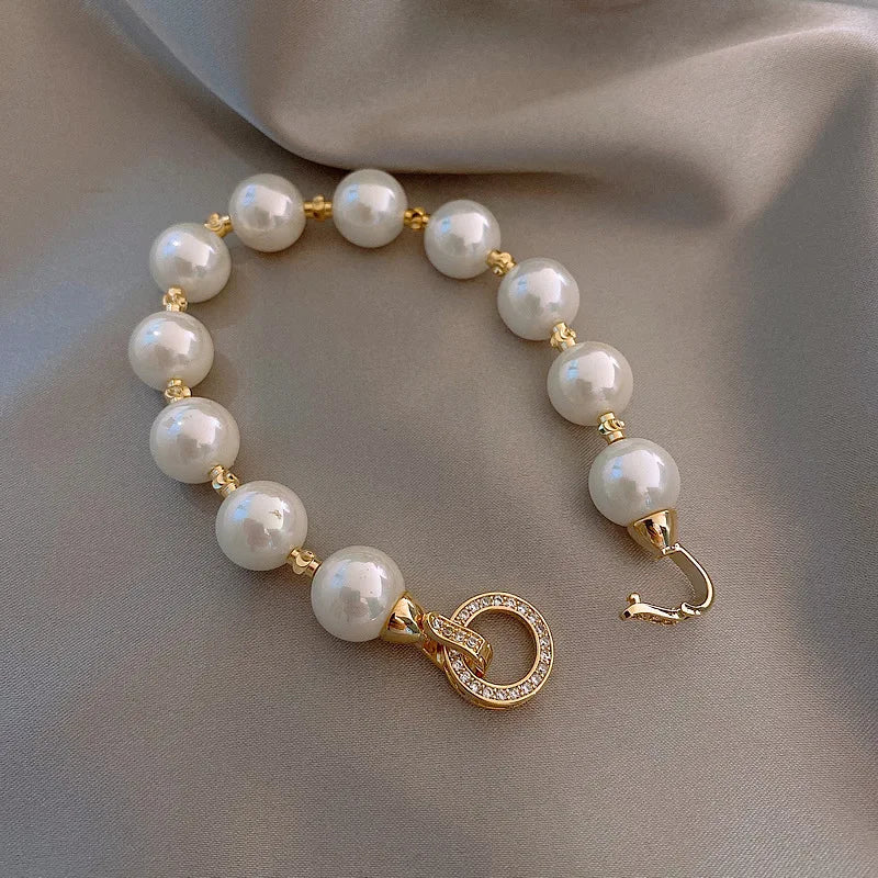 Retro Bracelet with Pearls and Zircon