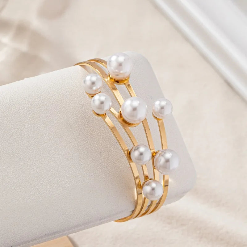 Stylish Bracelet with White Beads