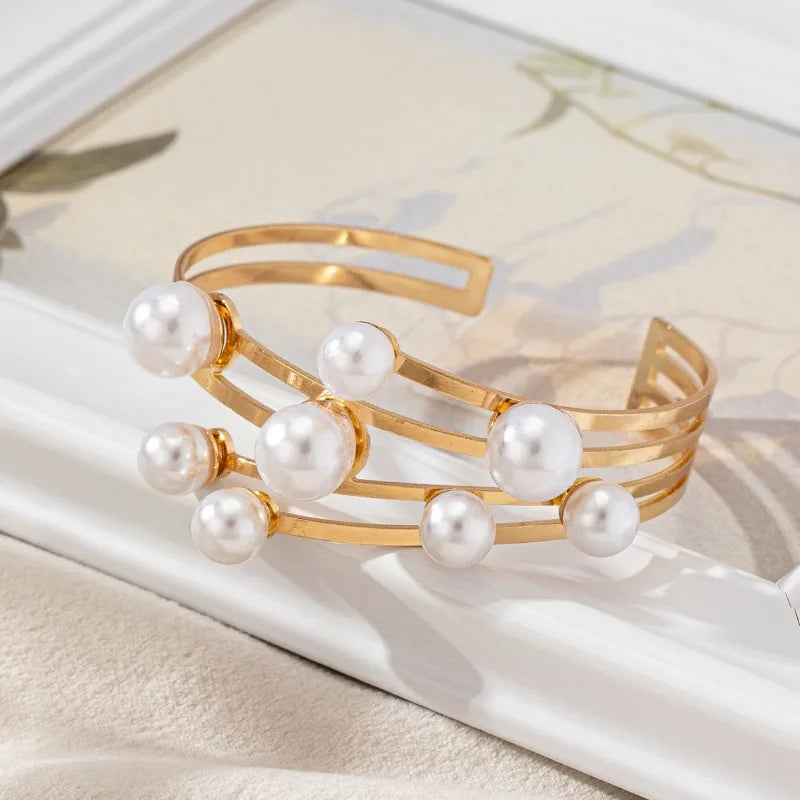 Stylish Bracelet with White Beads