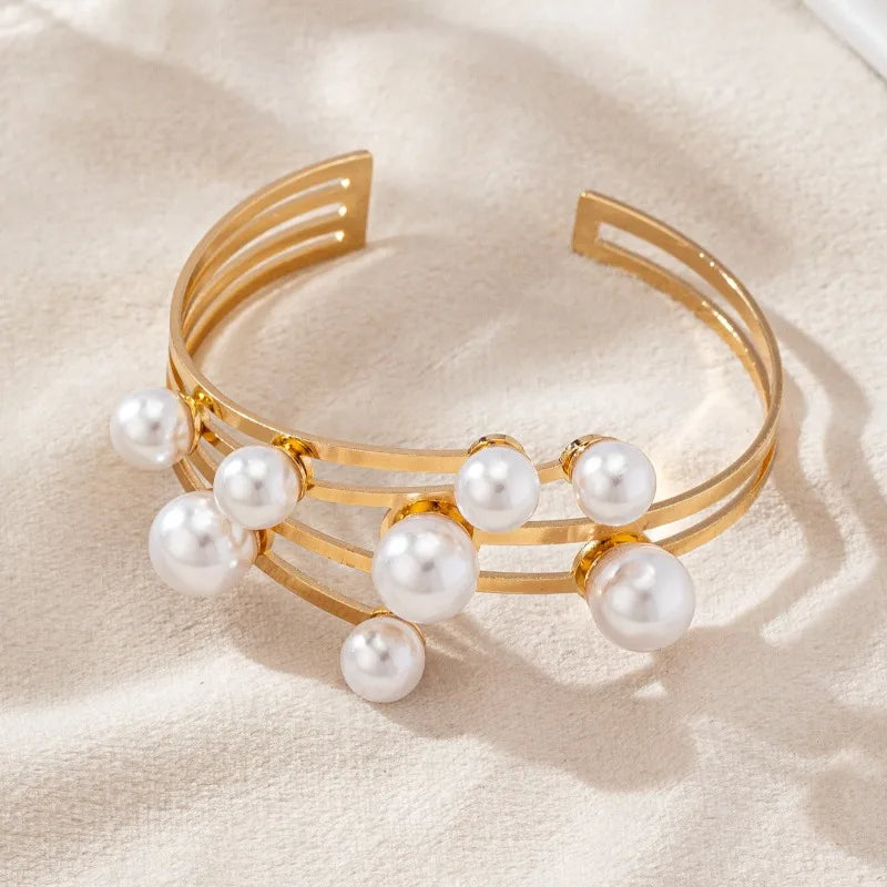 Stylish Bracelet with White Beads