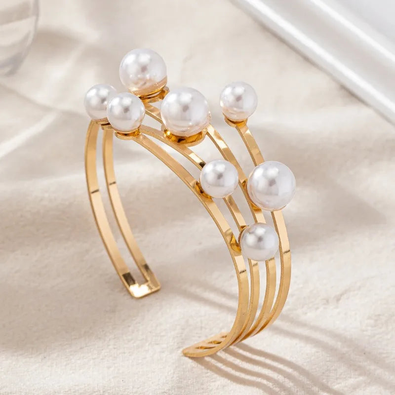 Stylish Bracelet with White Beads
