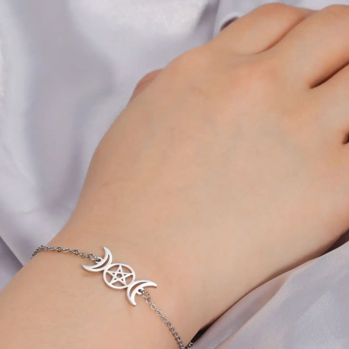 Triple Moon Witchcraft Wiccan Chain Bracelet silver