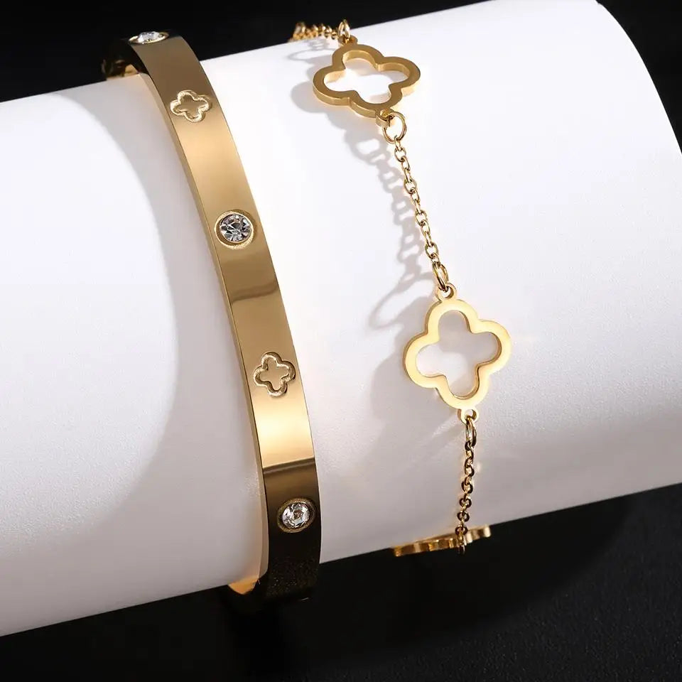 Set of 2 Bracelets with Gold 4-Leaf Clovers
