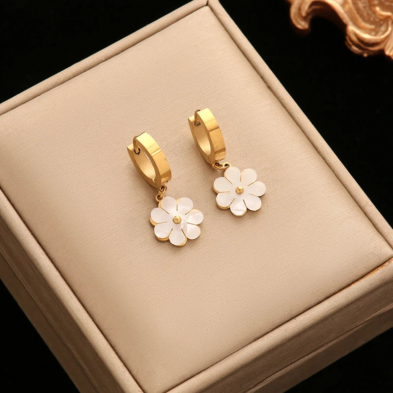 Set of 3 White Daisy Jewelry