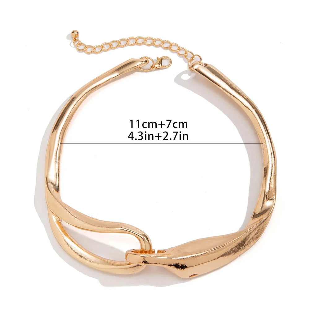Bold geometric-textured necklace 