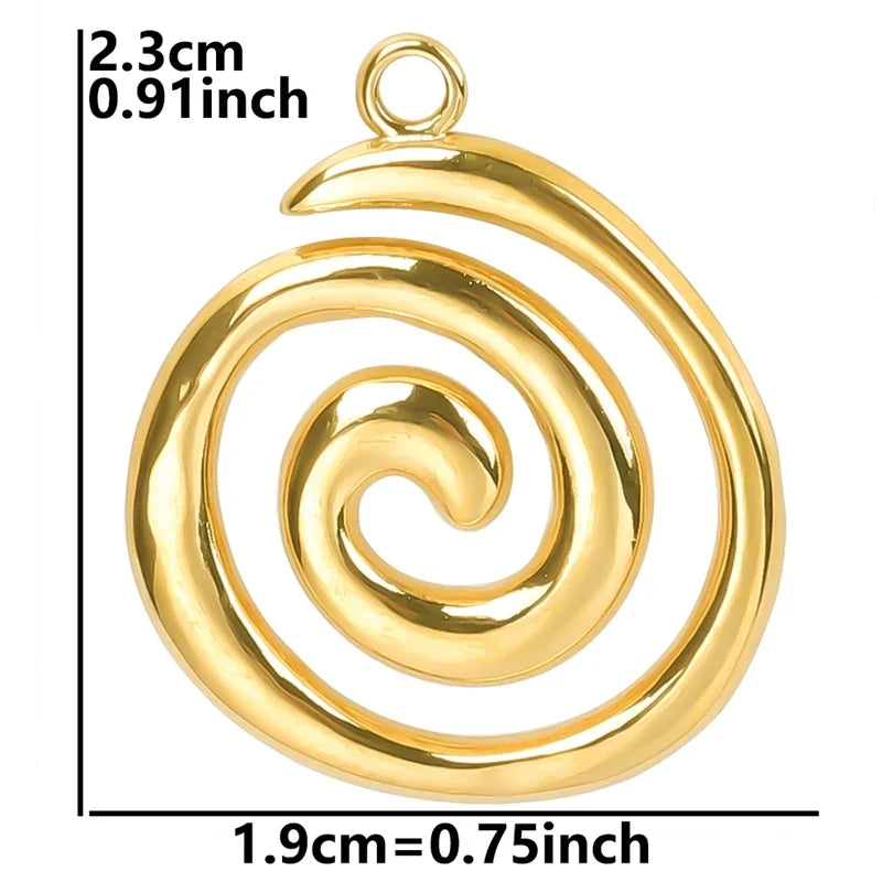 Collier avec grand pendentif spirale ajourée