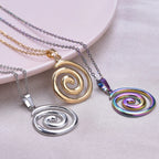 Collier avec grand pendentif spirale ajourée or