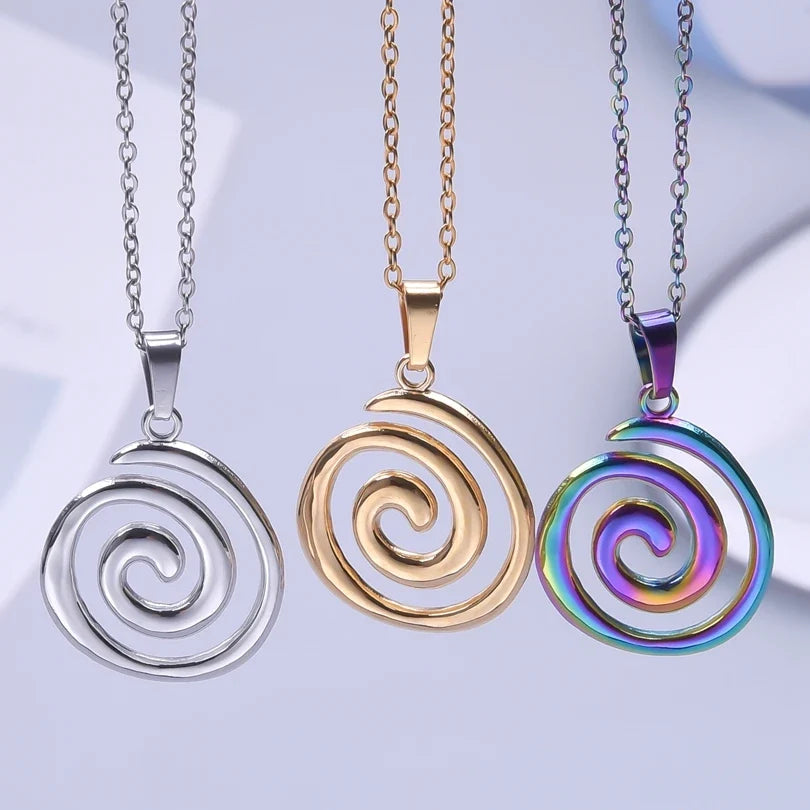 Collier avec grand pendentif spirale ajourée or