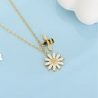 Collier avec pendentif abeille et fleur de marguerite